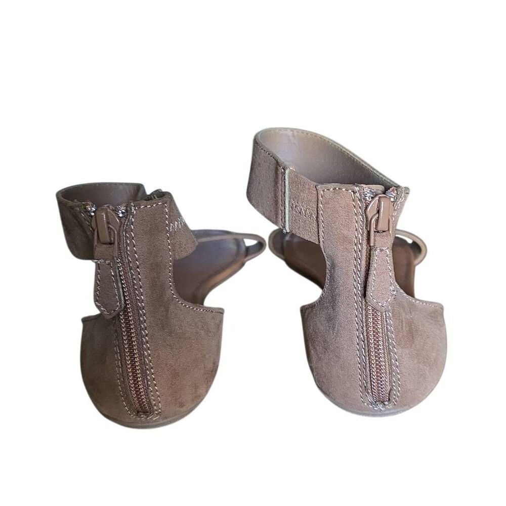 American Rag cie Women's Size 7 Tan Ankle Strap Back Zip Sandals - Picture 4 of 5